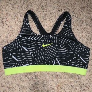 🌻 Nike Sports Bra 🌻